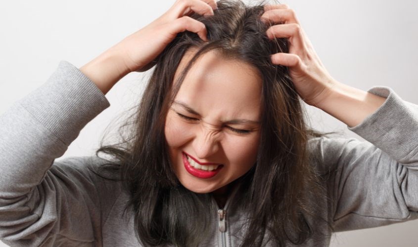 Hóa chất trong các sản phẩm chăm sóc tóc có chứa Keratin có thể gây kích ứng, ngứa da